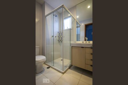 Banheiro social de apartamento para alugar com 1 quarto, 62m² em Sumaré, São Paulo