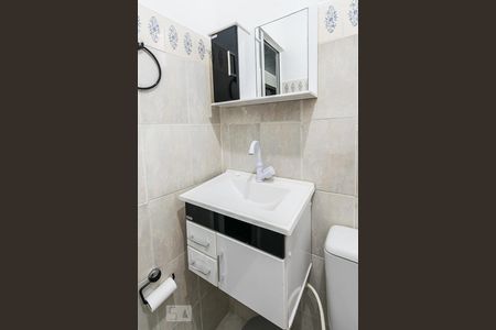 Banheiro - Armários de casa para alugar com 1 quarto, 40m² em Ramos, Rio de Janeiro