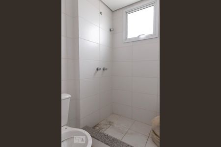 Banheiro da Suíte de apartamento para alugar com 3 quartos, 71m² em Passo da Areia, Porto Alegre