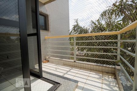 Apartamento para alugar com 82m², 2 quartos e 1 vaga Apartamento para alugar com 82m², 2 quartos e 1 vagaSacada da Sala