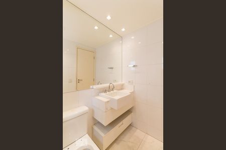 Apartamento à venda com 95m², 2 quartos e 2 vagas Apartamento à venda com 95m², 2 quartos e 2 vagasBanheiro da suíte 01