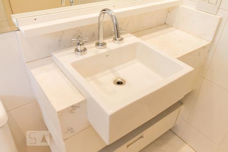 Apartamento à venda com 95m², 2 quartos e 2 vagas Apartamento à venda com 95m², 2 quartos e 2 vagasDetalhe pia