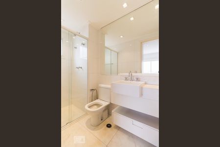 Apartamento à venda com 95m², 2 quartos e 2 vagas Apartamento à venda com 95m², 2 quartos e 2 vagasBanheiro da suíte 01