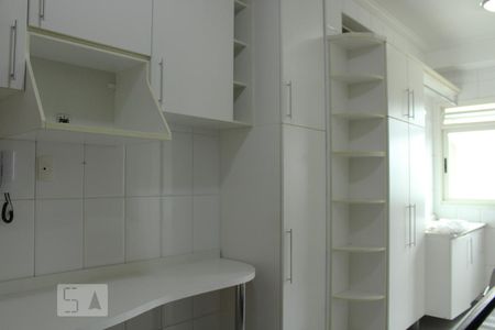 Apartamento para alugar com 101m², 2 quartos e 2 vagasCozinha - Armários
