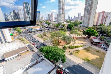 Vista da sala  de kitnet/studio para alugar com 1 quarto, 34m² em Setor Oeste, Goiânia