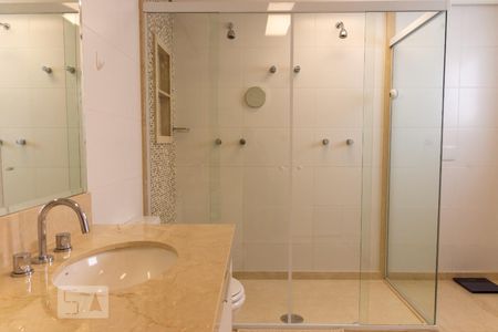 Apartamento à venda com 181m², 3 quartos e 4 vagasBanheiro da suíte 3