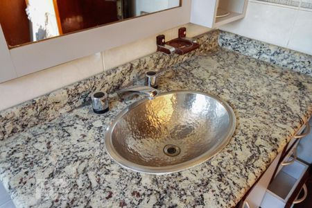 Casa à venda com 279m², 4 quartos e 5 vagasBanheiro suite 2