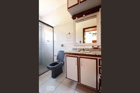 Casa à venda com 279m², 4 quartos e 5 vagasBanheiro suite 2