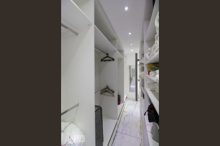 Apartamento à venda com 240m², 3 quartos e 2 vagasCloset Quarto 3