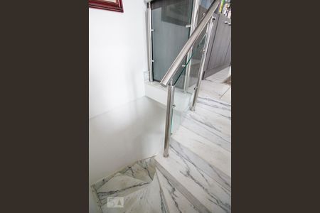 Apartamento à venda com 240m², 3 quartos e 2 vagasEscada