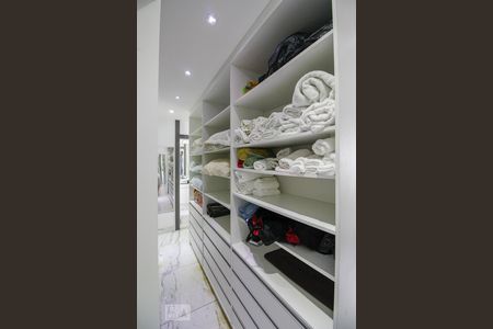 Apartamento à venda com 240m², 3 quartos e 2 vagasCloset Quarto 3