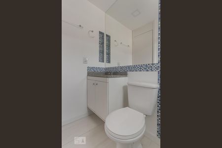 Banheiro da Suíte de apartamento à venda com 3 quartos, 77m² em Humaitá, Porto Alegre