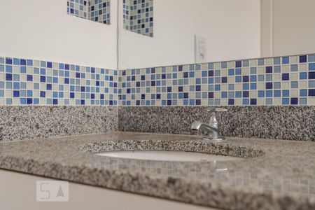 Banheiro da Suíte de apartamento à venda com 3 quartos, 77m² em Humaitá, Porto Alegre