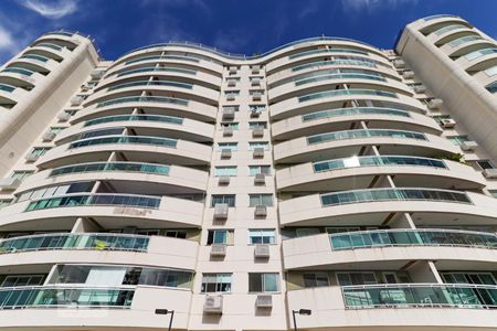 Apartamento à venda com 72m², 2 quartos e 1 vaga Apartamento à venda com 72m², 2 quartos e 1 vagaFachada