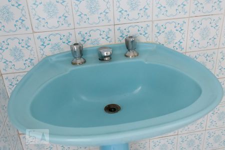 Banheiro - Torneira de apartamento para alugar com 3 quartos, 110m² em Azenha, Porto Alegre