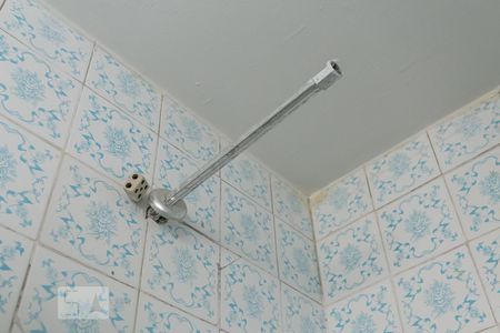 Detalhe do banheiro de apartamento para alugar com 3 quartos, 110m² em Azenha, Porto Alegre