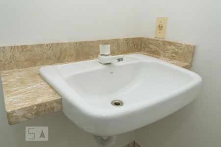 Detalhe do banheiro de apartamento para alugar com 2 quartos, 55m² em Vila Parque Jabaquara, São Paulo