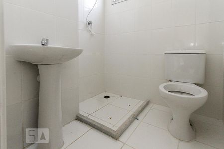 Banheiro de apartamento para alugar com 2 quartos, 48m² em Parque São Jorge, São Paulo