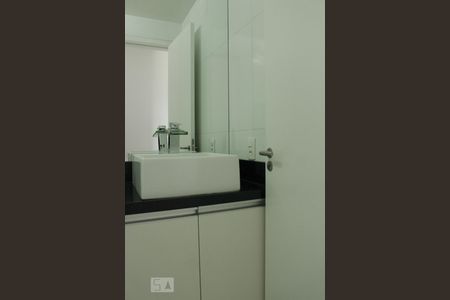 Banheiro  de apartamento à venda com 2 quartos, 59m² em Alphaville Residencial Dois, Barueri