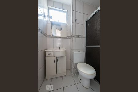 Banheiro de apartamento para alugar com 2 quartos, 47m² em Serraria, São José