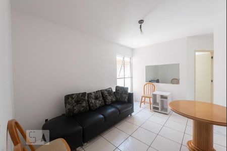 Sala de apartamento para alugar com 2 quartos, 47m² em Serraria, São José