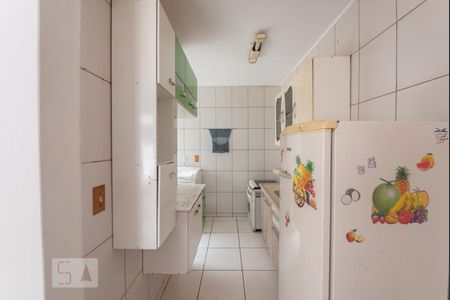 Cozinha de apartamento para alugar com 2 quartos, 47m² em Serraria, São José