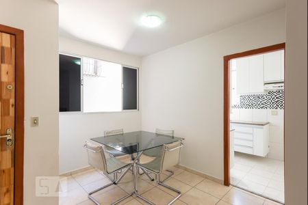 Sala de apartamento para alugar com 3 quartos, 62m² em Santa Rosa, Belo Horizonte