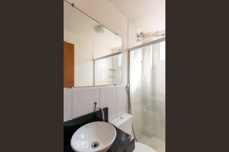 Banheiro de apartamento à venda com 3 quartos, 62m² em Santa Rosa, Belo Horizonte