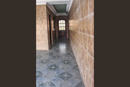 Casa à venda com 450m², 3 quartos e 6 vagascorredor garagem / entrada casa 