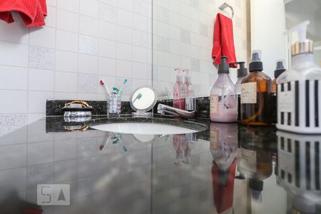 Banheiro de apartamento à venda com 2 quartos, 56m² em Vila Paulista, São Paulo
