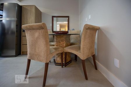 Cozinha de apartamento para alugar com 3 quartos, 123m² em Centro, Florianópolis