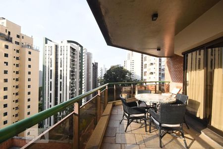 Varanda 1 de apartamento à venda com 3 quartos, 500m² em Vila Suzana, São Paulo