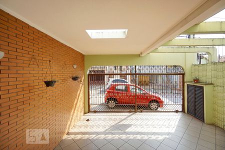 Vista sala de estar de casa à venda com 4 quartos, 200m² em Chácara Seis de Outubro, São Paulo