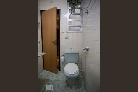 Banheiro  de apartamento à venda com 2 quartos, 80m² em Centro, Niterói