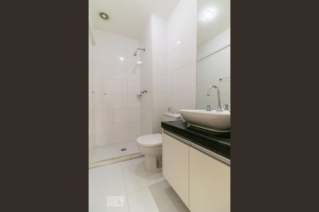 Banheiro do Corredor de apartamento para alugar com 2 quartos, 79m² em Empresarial 18 do Forte, Barueri