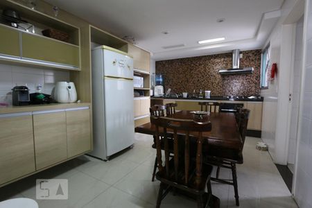 Apartamento à venda com 182m², 4 quartos e 3 vagascozinha