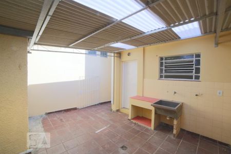 Casa à venda com 74m², 2 quartos e 1 vagaQuintal