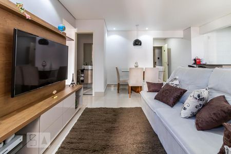 Sala de apartamento para alugar com 2 quartos, 74m² em Jardim Tupanci, Barueri