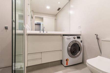 Banheiro de apartamento para alugar com 1 quarto, 60m² em Alphaville, Barueri