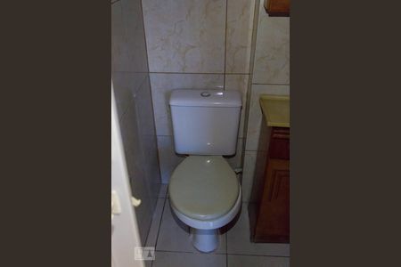 Banheiro  de apartamento à venda com 2 quartos, 46m² em Cristal, Porto Alegre