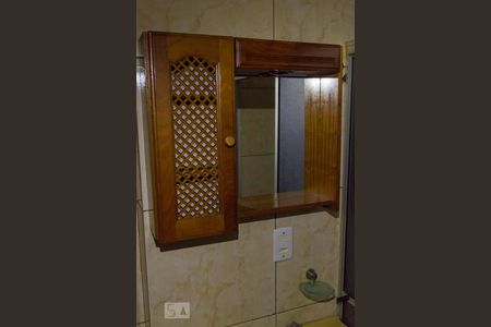 Banheiro de apartamento à venda com 2 quartos, 46m² em Cristal, Porto Alegre