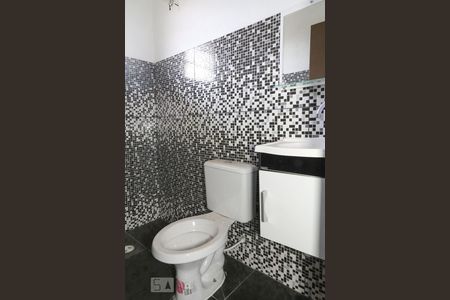 Banheiro de casa para alugar com 1 quarto, 25m² em Parque Novo Mundo, São Paulo