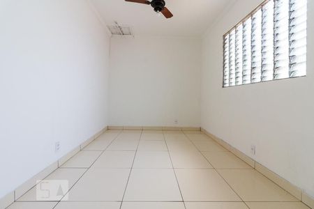 Quarto 2  de casa à venda com 5 quartos, 250m² em Vila Canero, São Paulo