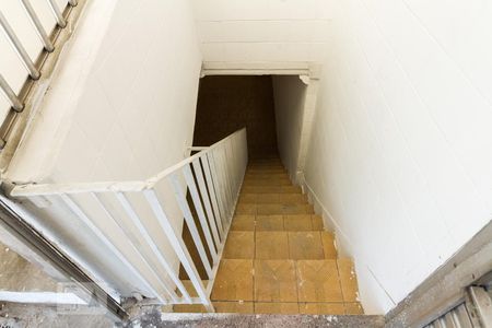 Casa à venda com 250m², 5 quartos e 1 vaga Casa à venda com 250m², 5 quartos e 1 vagaEscadas de Acesso ao Corredor Lateral