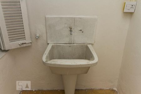 Casa à venda com 250m², 5 quartos e 1 vaga Casa à venda com 250m², 5 quartos e 1 vagaTanque da Area de Serviço Piso Inferior