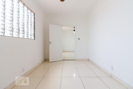 Quarto 2  de casa à venda com 5 quartos, 250m² em Vila Canero, São Paulo