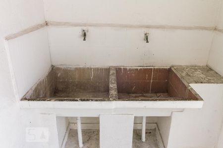 Casa à venda com 250m², 5 quartos e 1 vaga Casa à venda com 250m², 5 quartos e 1 vagaTanque da Area de Serviço