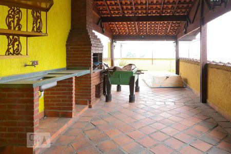 Casa à venda com 200m², 3 quartos e 3 vagasSalão com churrasqueira