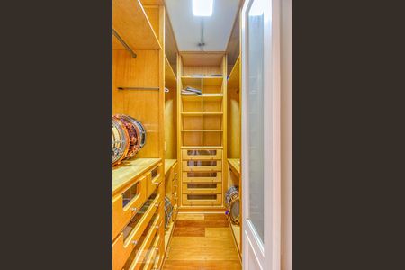 Apartamento para alugar com 175m², 3 quartos e 2 vagas Apartamento para alugar com 175m², 3 quartos e 2 vagasCloset da suíte