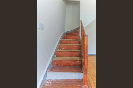 Escada de casa à venda com 2 quartos, 125m² em Vila Monumento, São Paulo